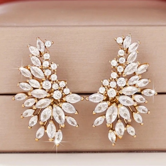 Pave Crystal Petals Flower Drop Earrings | David BRAND NEW❗️ Elegant Pavé Zirconia Flower Earrings - Luxury Wedding Jewelry 💎